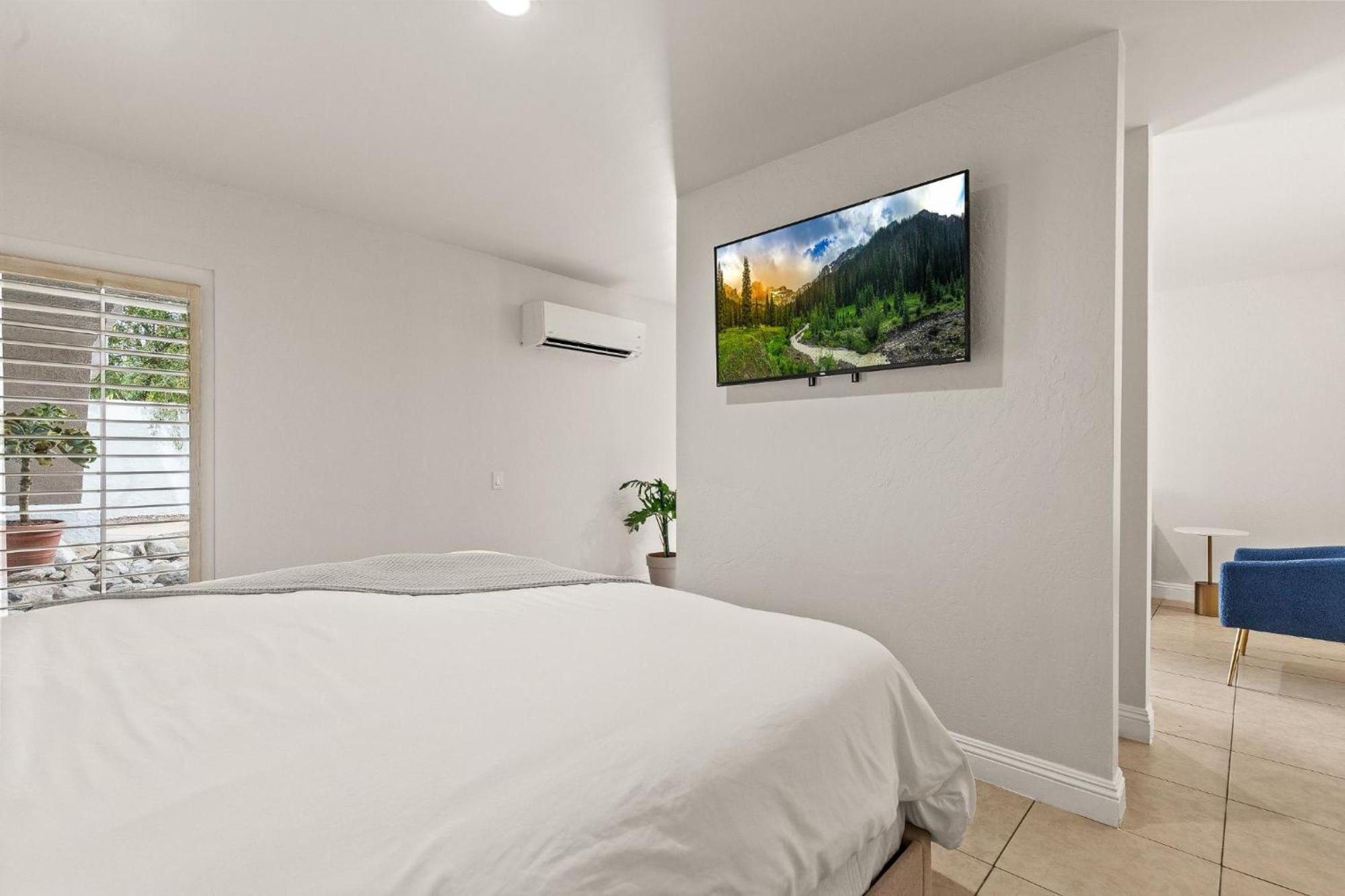 Casa Oliver Hotel & Resort - A Men'S Clothing Optional Resort In Palm Springs Exterior photo