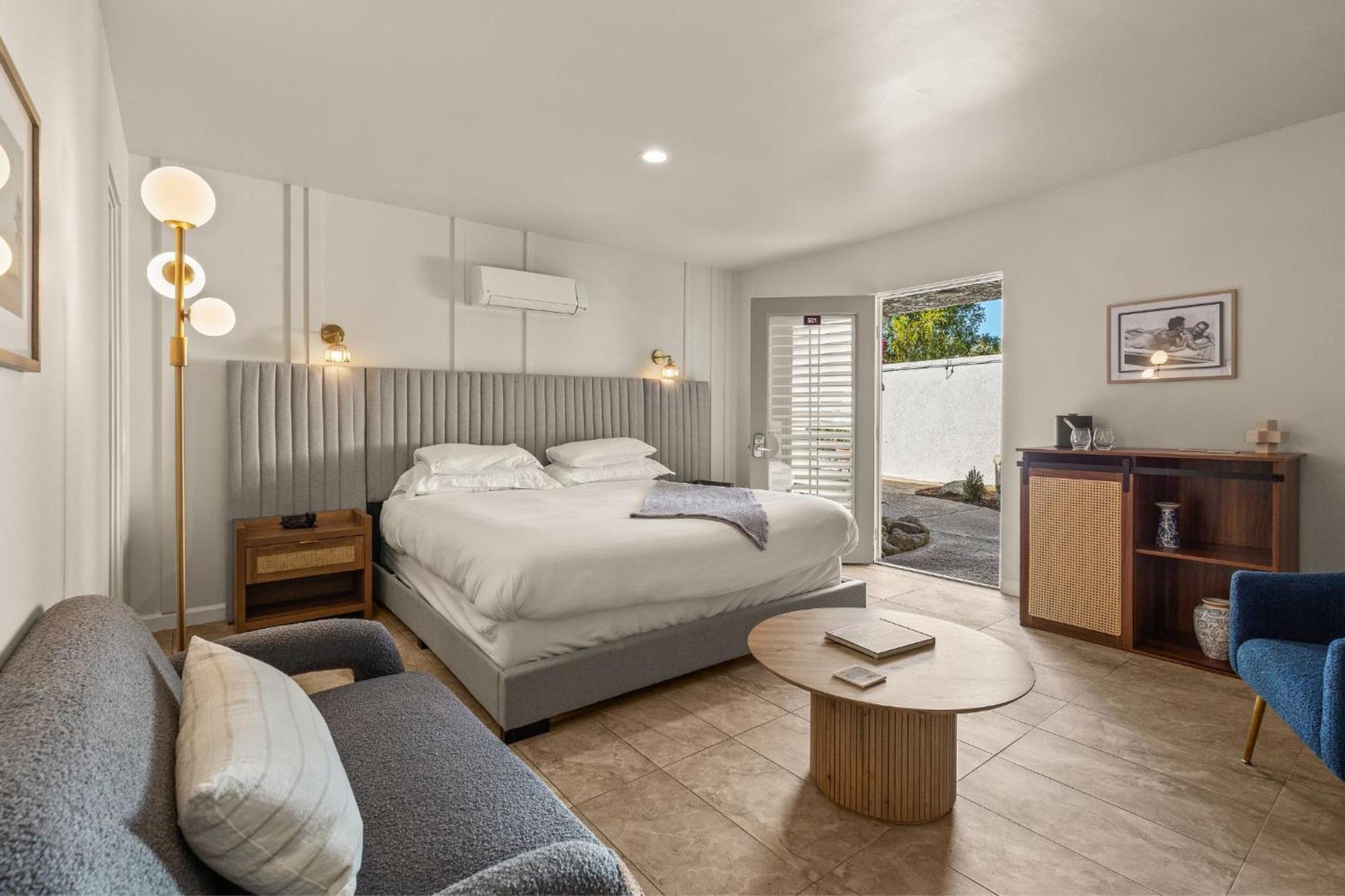 Casa Oliver Hotel & Resort - A Men'S Clothing Optional Resort In Palm Springs Exterior photo