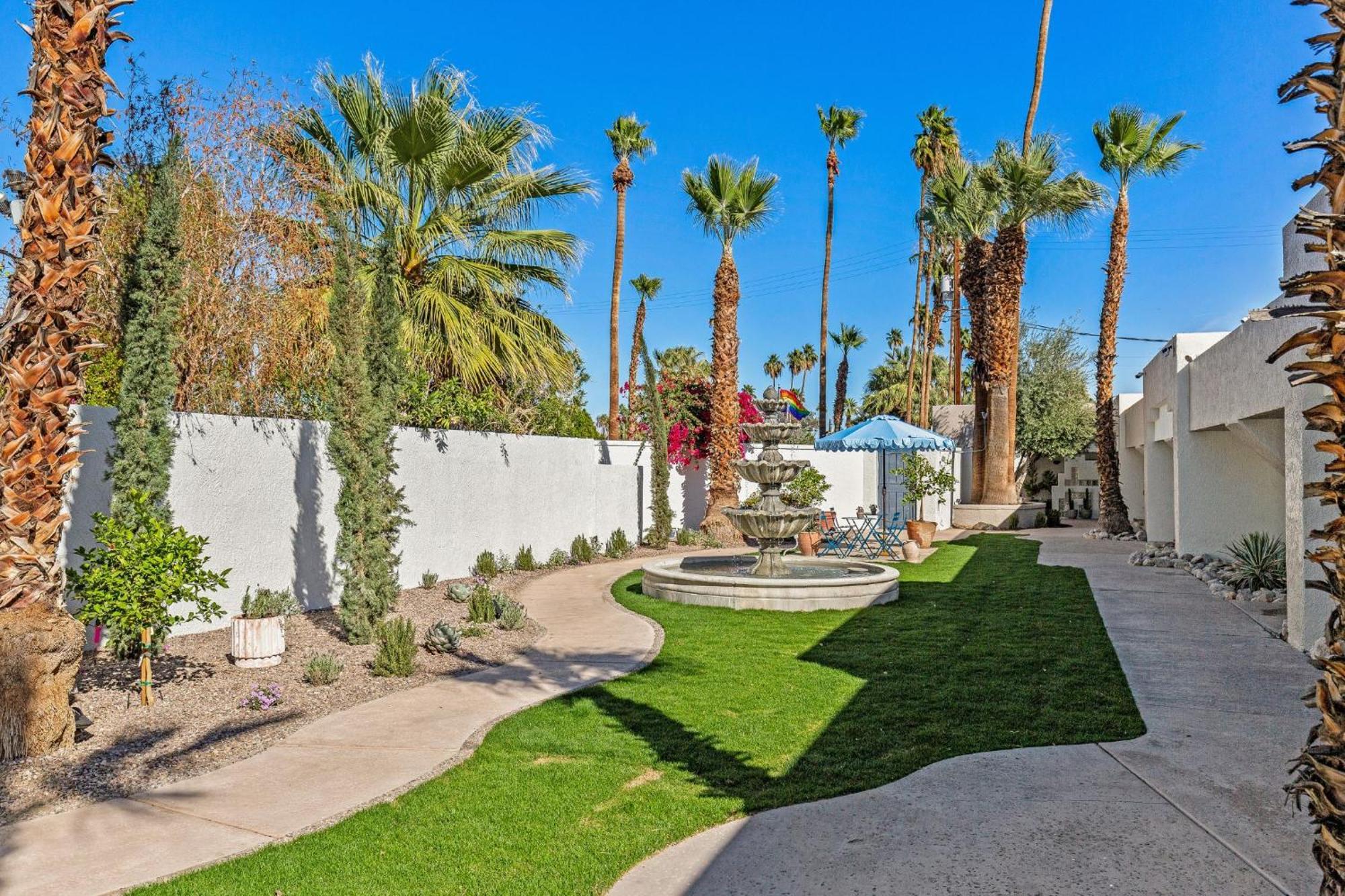Casa Oliver Hotel & Resort - A Men'S Clothing Optional Resort In Palm Springs Exterior photo