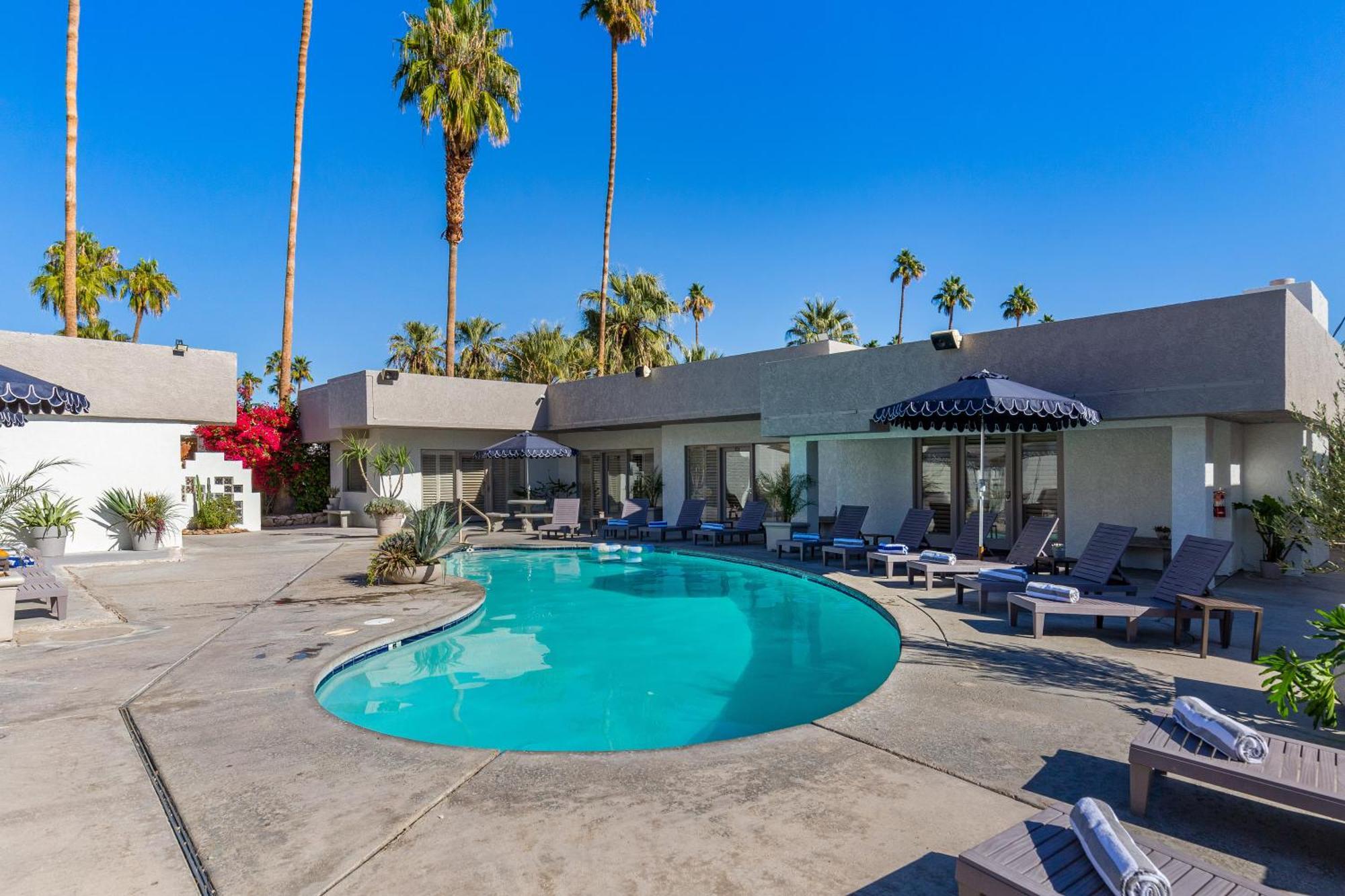 Casa Oliver Hotel & Resort - A Men'S Clothing Optional Resort In Palm Springs Exterior photo