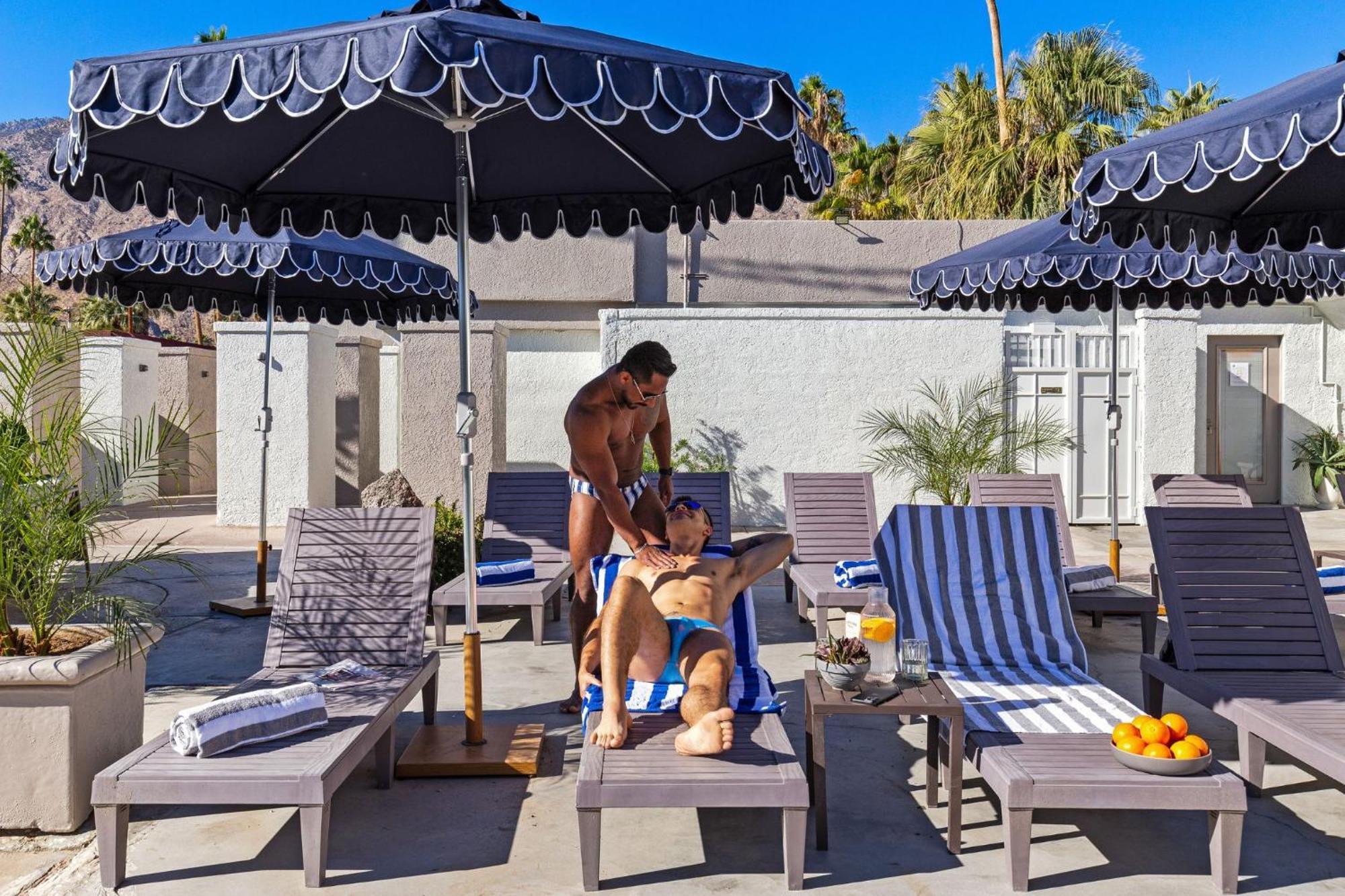 Casa Oliver Hotel & Resort - A Men'S Clothing Optional Resort In Palm Springs Exterior photo