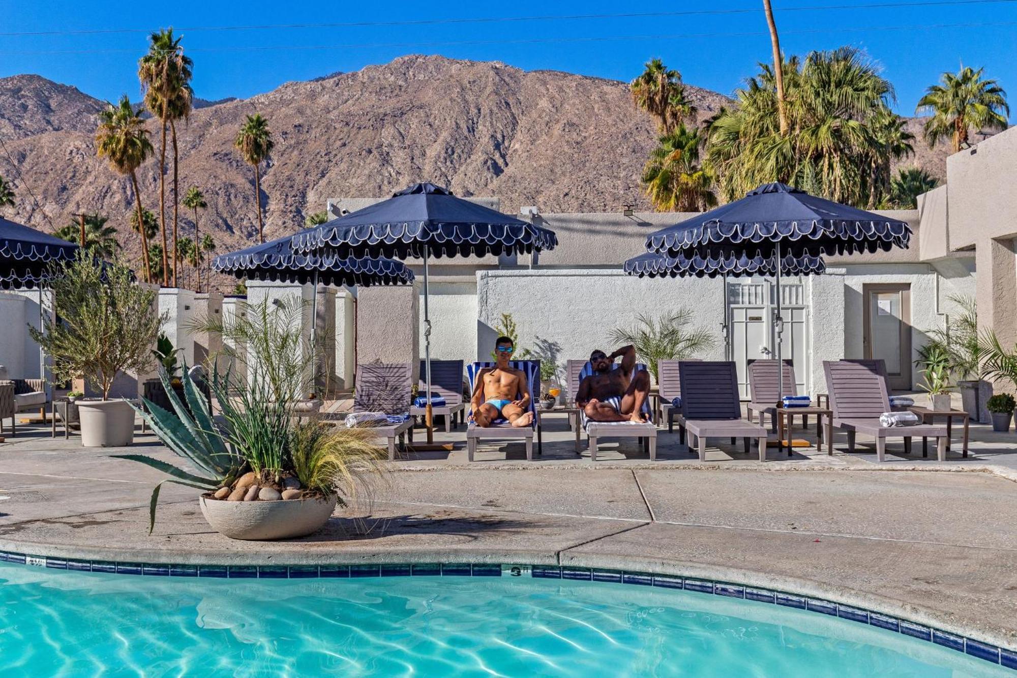 Casa Oliver Hotel & Resort - A Men'S Clothing Optional Resort In Palm Springs Exterior photo