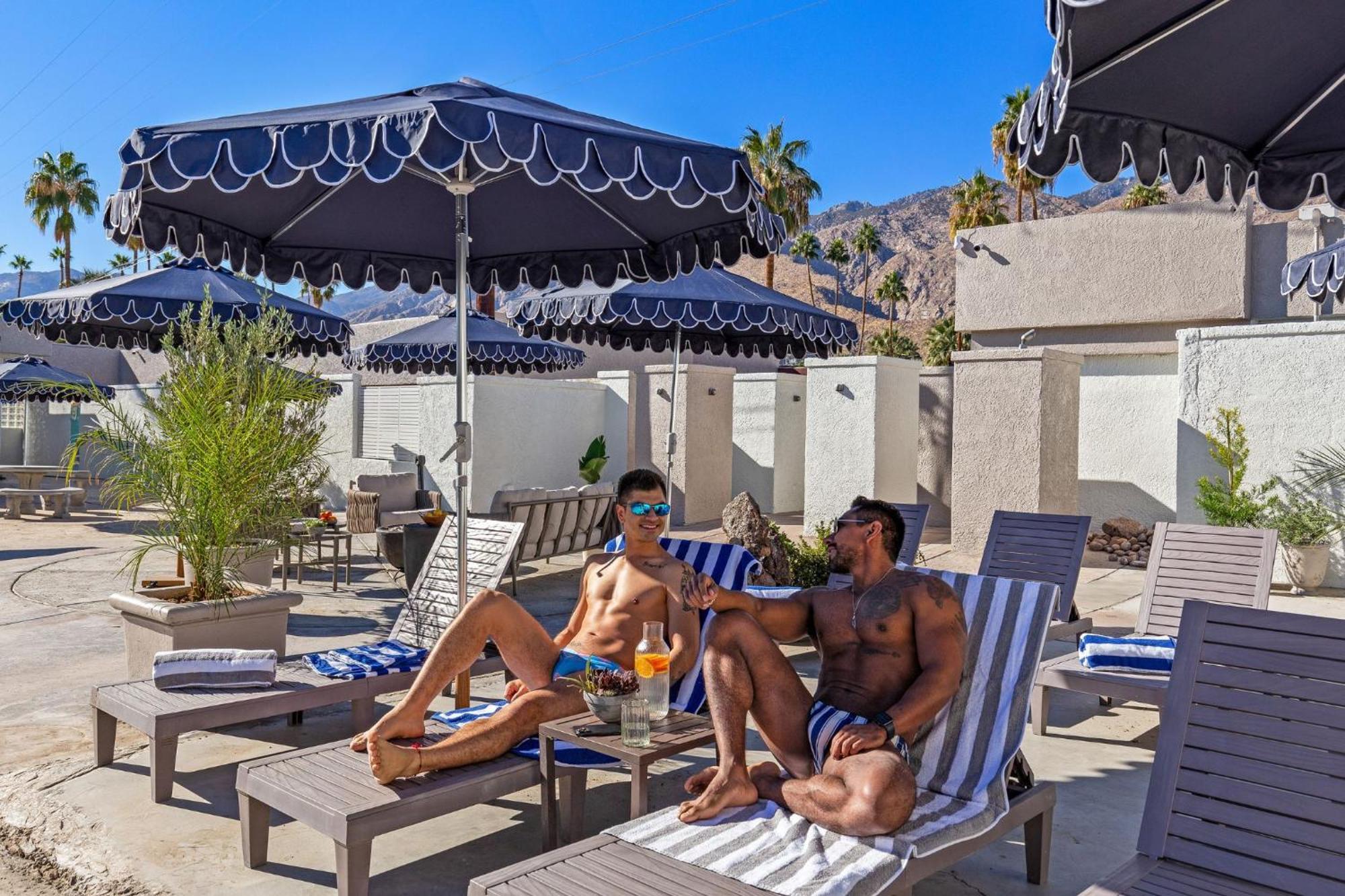 Casa Oliver Hotel & Resort - A Men'S Clothing Optional Resort In Palm Springs Exterior photo